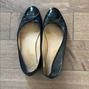 Black Chanel flats, 38.5, patent cap toe